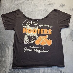 Vintage Hooters Zurich Switzerland Graphic T-Shirt Raw Cut Neck Mens L Womens XL